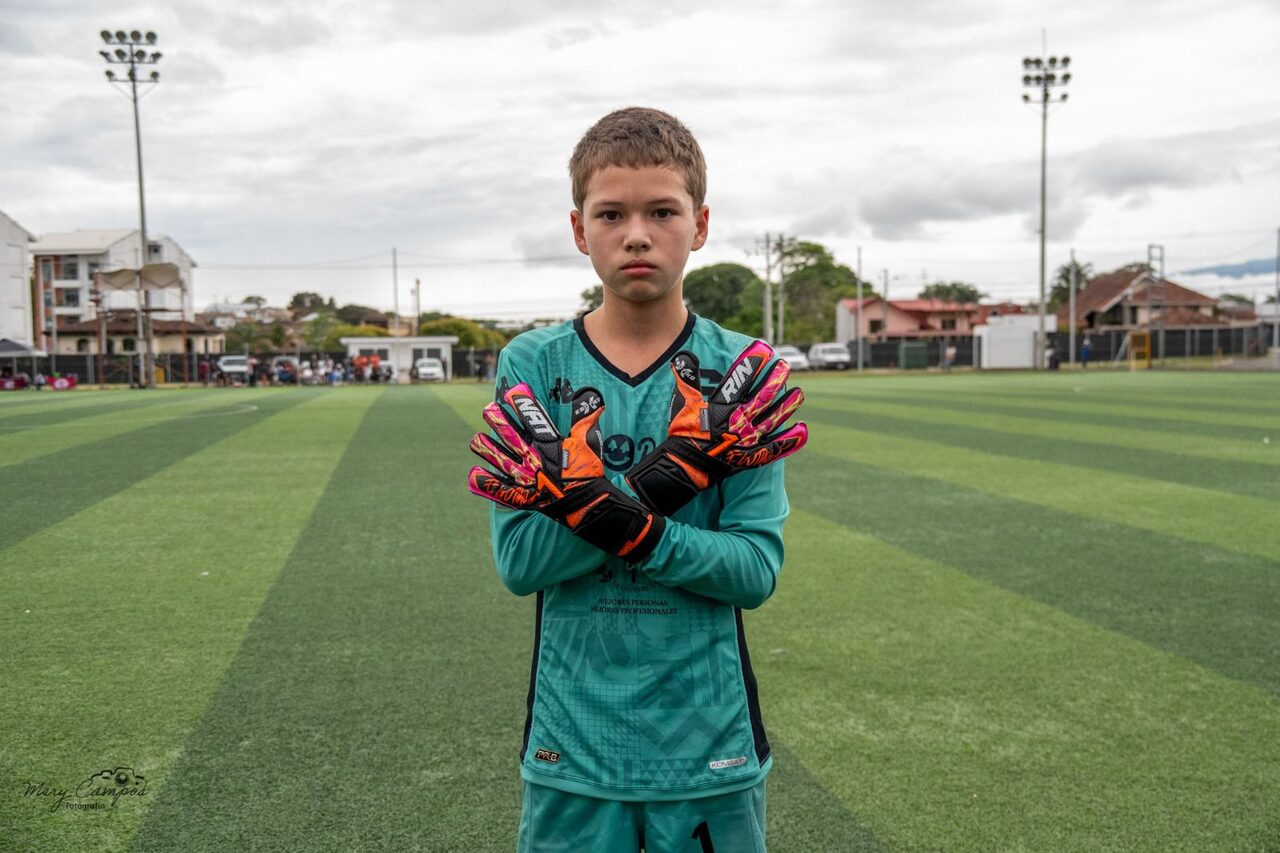 Nicolás Zúñiga, portero, en el campo